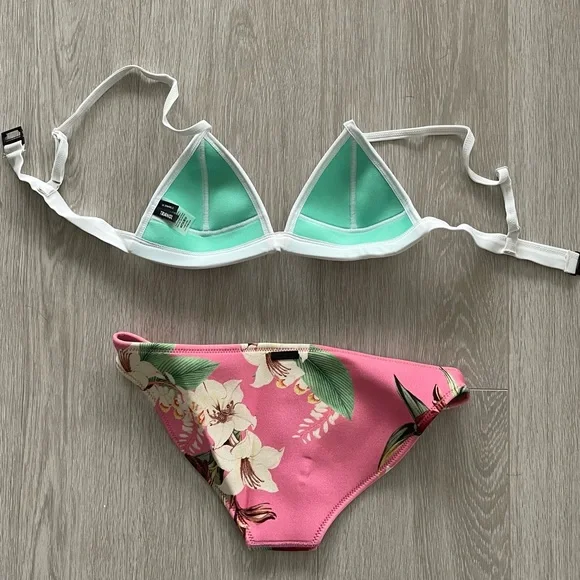 Triangl Bikini Set - Picture 2 of 6